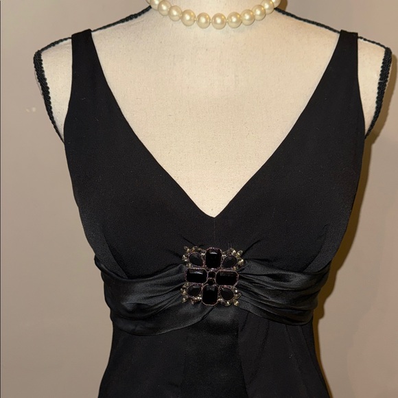 Cache Black Sleeveless Blouse with Embellished Detail - Picture 3 of 13